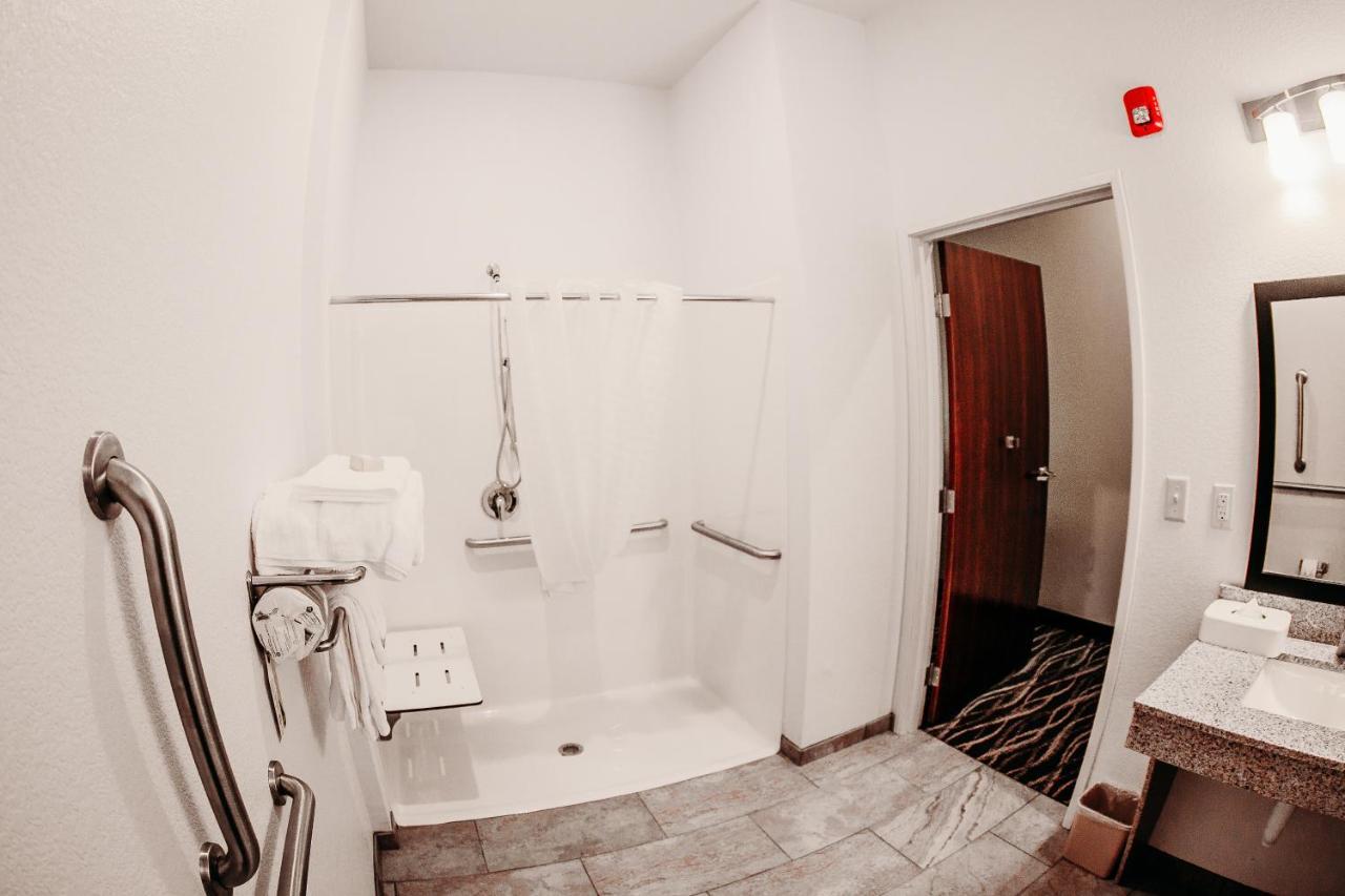 Cobblestone Hotel & Suites International Falls Exterior photo